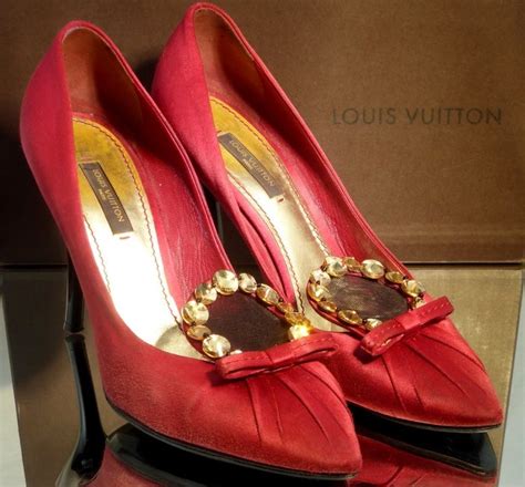 louis vuitton scarpe col logo nel taccpo|Scarves for Women Luxury Collection .